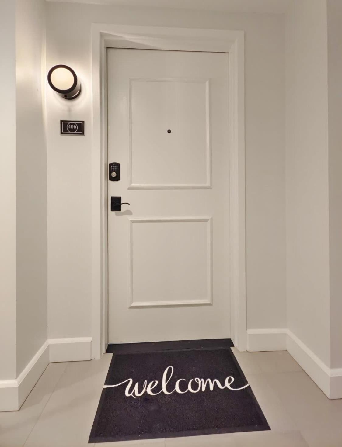Fun Cozy Apts - 1 25 Mile Walk To Tiaa Bnk Fld ジャクソンビル エクステリア 写真